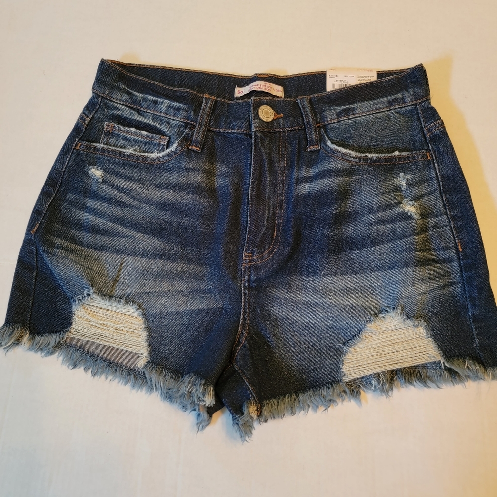 NWT....SO Curvy Mom distressed shorts. Sz. 7
